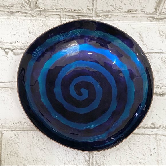 Vintage Hammered Copper Blue Glazed Enamel Swirl 7 1/4” Decorative Dish - Picture 5 of 12